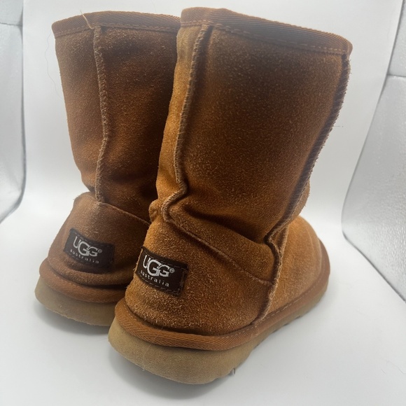 UGG Boots Women’s 8 Classic Short Tan Genuine Leather Sheepskin Lining SN 5825 - Picture 4 of 10